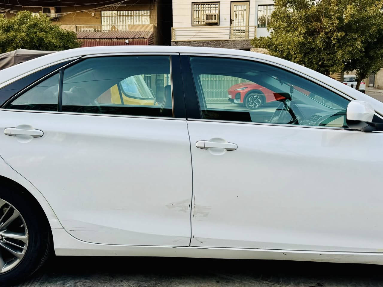 بيع سريع!!!
كامري موديل ٢٠١٦ وارد امريكي فئة SE مواصفاتها:-
◾️كاميرة بك دوارة 
◾️شاشة كبيرة 
◾️تحكمات سترين جهتين 
◾️اوامر صوتية 
◾️كروز مثبت سرعة
◾️محرك ٢٥٠٠ اربع سلندر 
◾️مودات قيادة 
◾️ماشية ١٢٠ الف مايل حقيقي
◾️مانع تزحلق 
وغيرها من المواصفات المعروفة السيارة اني مستوردها على ايدي باسمي تحويل ثاني يوم رقم بغداد شبه مميز حادث السيارة من امريكا جاملغ خلفي جهة السايق فقط ومكانين بارد بالعراق فقط باقي السيارة كفالة عامة لا لغد لا شاصي لا ايرباك كير مكينة مكفولات بشرط سعرها ١٤٢ $ وبيها مجال للشراي مكاني المشتل/ المعلمين قرب اعدادية الجمهورية
للاستفسار الاتصال على ***********
