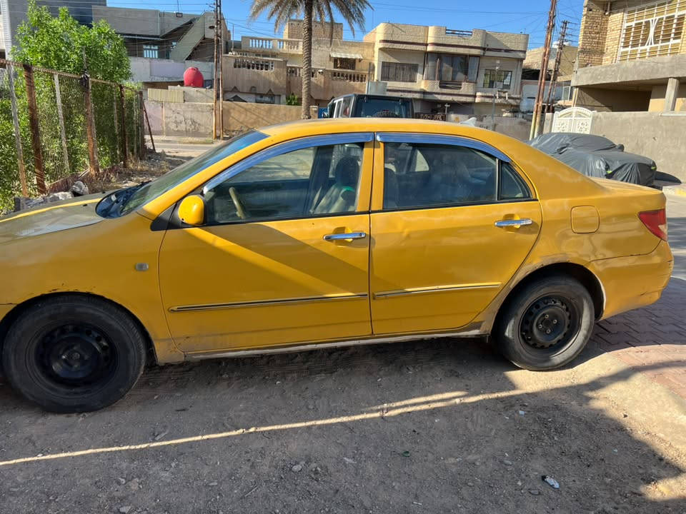 سلام عليكم   بيوايدي اف3 جهازه تبريد شغال رقم حمر بغداد راعيها ميت ابيع بدون راعي كوم حديد مكاني بغداد  الحسينيه ***********سعرها 20وبيها مجال
