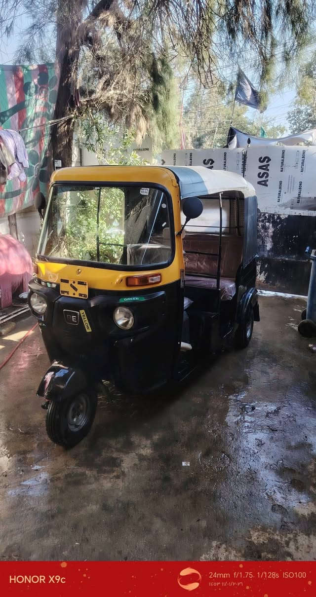 السلام عليكم تكتك موديل 15 َمحدثه ع 18 مكينه نضيفه  أوراق كامله مصبوغه عام الجماليه الشري يخابر ***********
