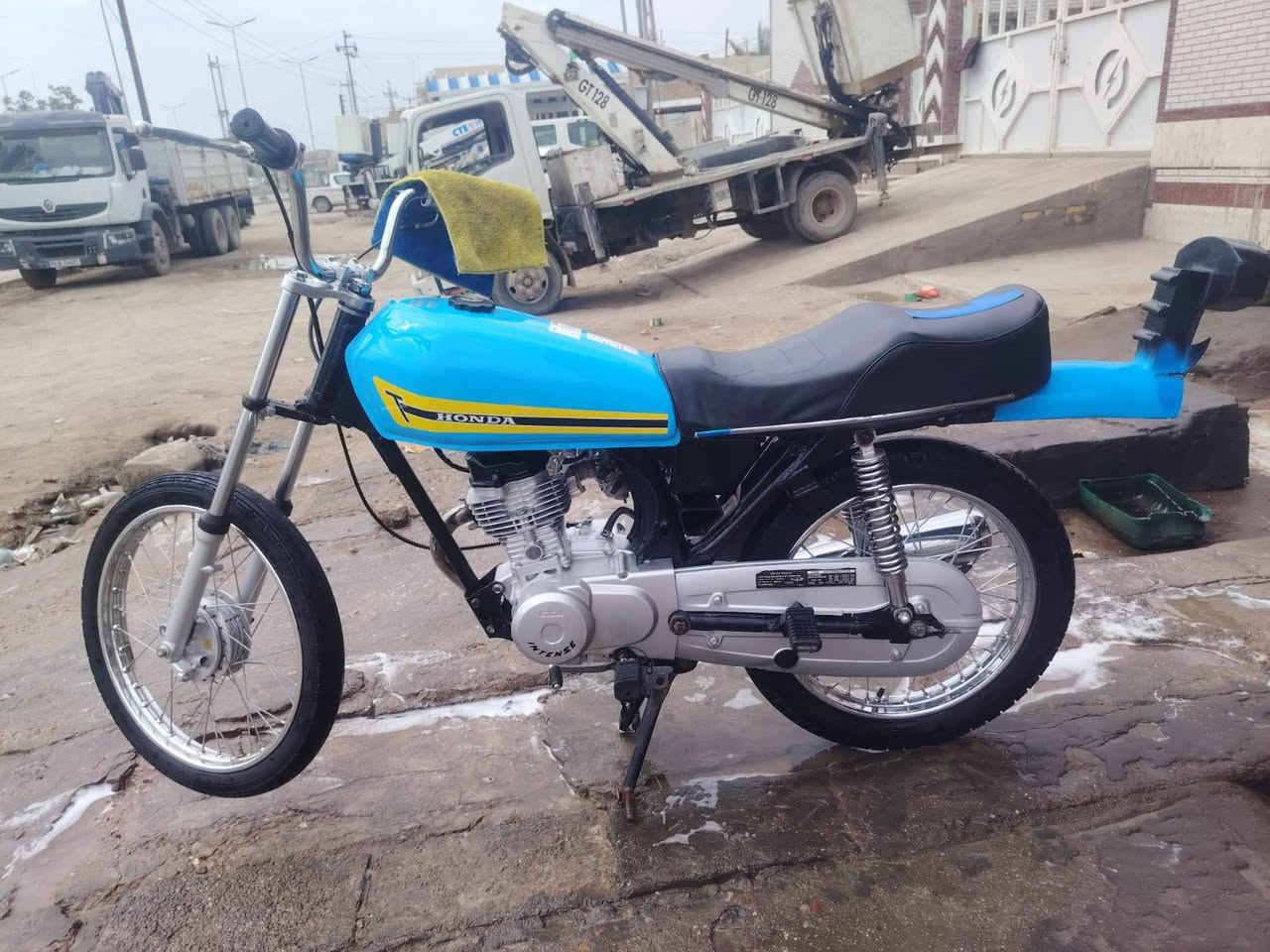 سلام عليكم دراجه بدون اوراق انتنس صاله شهرين معمره سعر 650بيه مجال بصيط هاذ رقمي ***********
