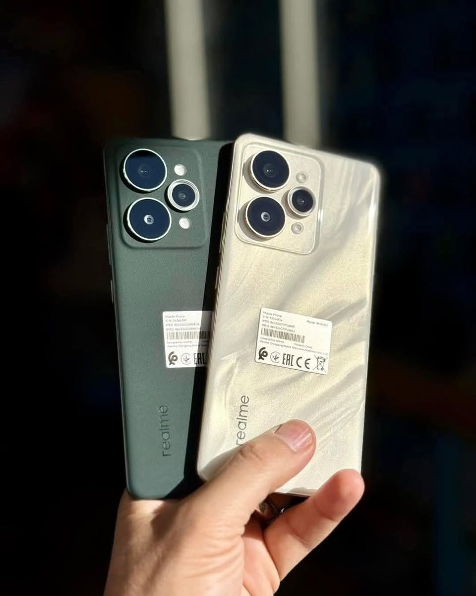 متوفر الان #شـركه_الـكنز
‏✨ Realme 15 Pro 5G…
السعر 🔥🔥
 قوة تعتمد عليها بكل لحظة ✨
إذا تبحث عن موبايل يجمع بطارية تعيش، تصوير واضح، وأداء سريع بدون تنازلات — هذا الجهاز مصمم حتى يواكبك طول اليوم بثقة 💪📱

المواصفات:
📸 كاميرات 50MP أمامية وخلفية
صور دقيقة، ألوان طبيعية، وأداء ممتاز بالليل والنهار
🔋 بطارية 7000mAh + شحن سريع 80W
استخدام طويل بدون انقطاع، وشحن سريع يرجعك خلال دقائق
⚙️ معالج Snapdragon 7 Gen 4
سلاسة عالية، استقرار بالألعاب، وأداء قوي بكل الاستخدامات
📺 شاشة AMOLED بحجم 6.8 إنش – 144Hz
تجربة مشاهدة فخمة، سلاسة واضحة، وألوان مبهرة
💾 ذاكرة 12GB RAM + 512GB ROM
مساحة كبيرة وتشغيل سريع بدون أي بطء

......................................................
‎📍  قضاء النصر 
الفرع الاول  السوق المسقوف 
‎مجاور سيد ضرغام ابو الخطوط
‎مقابل مطعم الساده
‎
الفـرع الـثانـي / قـرب فـلـكه الـعلماء 📍
دوام الشـركه : يومياً من الساعه 8 صباحاً الــى 
الــساعه 10 لــيلاً

للتواصل:  واتساب. ***********
***********

خدمه توصيل 🚚 مجاني داخل النصر💚
