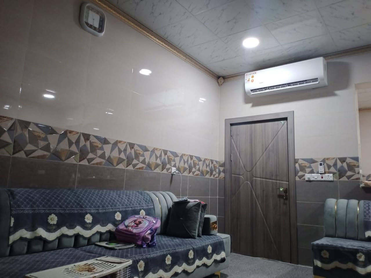 #السلام عليكم 
#دار للبيع زيرو #تكريت القادسيه 
#منطقة حي الجامعة
#شغل درجة اولى مال جناي
#قرب المدارس 
#مساحة 300 م
10×30
#شارع 15
#طابق 2 غرف نوم  
#صالةواستقبال 
#مطبخ حار بارد 
#مناور 2 
#مجموعه صحية 3
#الواجه حجر . 
#للاستفسارالاتصال 
***********
***********
#مكتب ارض الأحلام للعقار #تكريت #شارع #الأربعين #قرب #فندق #بلازا #نستقبل #عروضكم #بيع وشراء #الاراضي #والدور #السكنية #وتجاريه في #تكريت وجميع #محافظات #العراق
