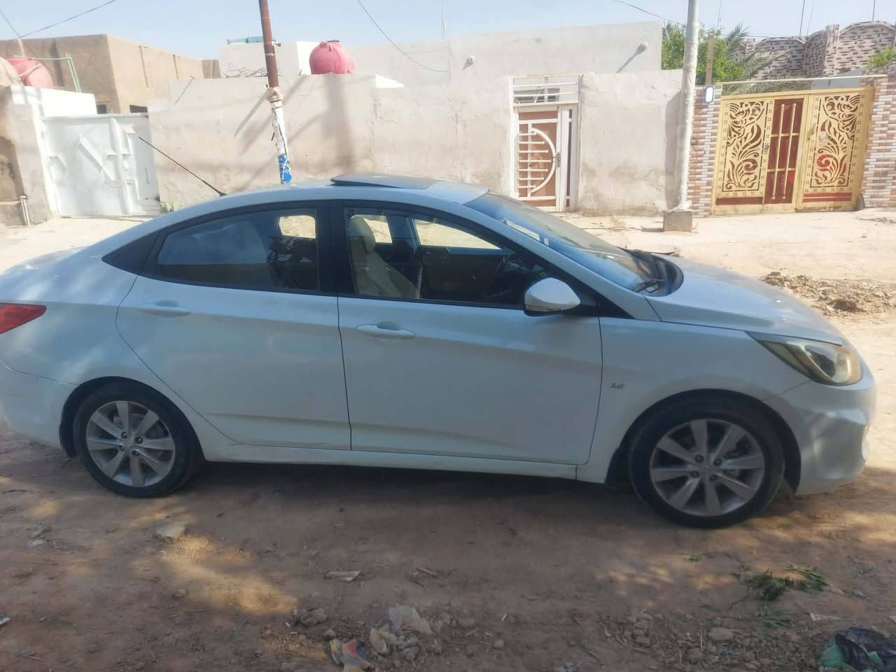 اكسنت ٢٠١٢ خليجي فول مواصفات جاهز تبريد حداديه جديدة محرك ١٦٠٠ جديد سيارة مكفوله من ضربه وتبديل بيه ربع البنيد صبغ  وشويه بجاملغ الكدام بدون دواخل ولافتح وبيه بارد شويه رقم اربيل تحويل او وكاله عادي مكان السيارة الديوانية قضاء غماس او النجف ***********
*********** السعر ٨٩ وبيه مجال
