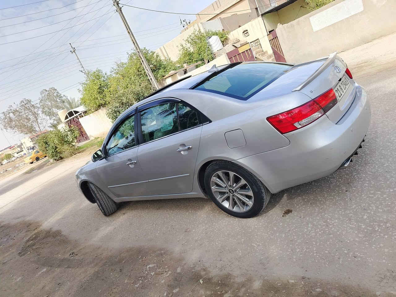 سوناتا ٢٠٠٦ خليجي محرك ٦ سلندر ٣٣٠٠ فووول مواصفات رقم وهزه جديده شرط التحويل
قطعة َوحدة تبديل(باب السايق) فقط ومكانيين بارد كلش بسيطات والباقي كفاله 
فتحة.. كامره دوارة.. شاشه.. بصمة.. تشغيل عن بعد
السياره جاهزه للأخير بدون نقص
محرك بلادي مكفول
كير مكفول
حداديه جديده وتخم تاير جديد
تبريد ثلج
مكاني بابل حله ناحية النيل
بيع أو مراوس حسب القناعة 
السعر ٩٧ وبيها مجال بسيط

***********
