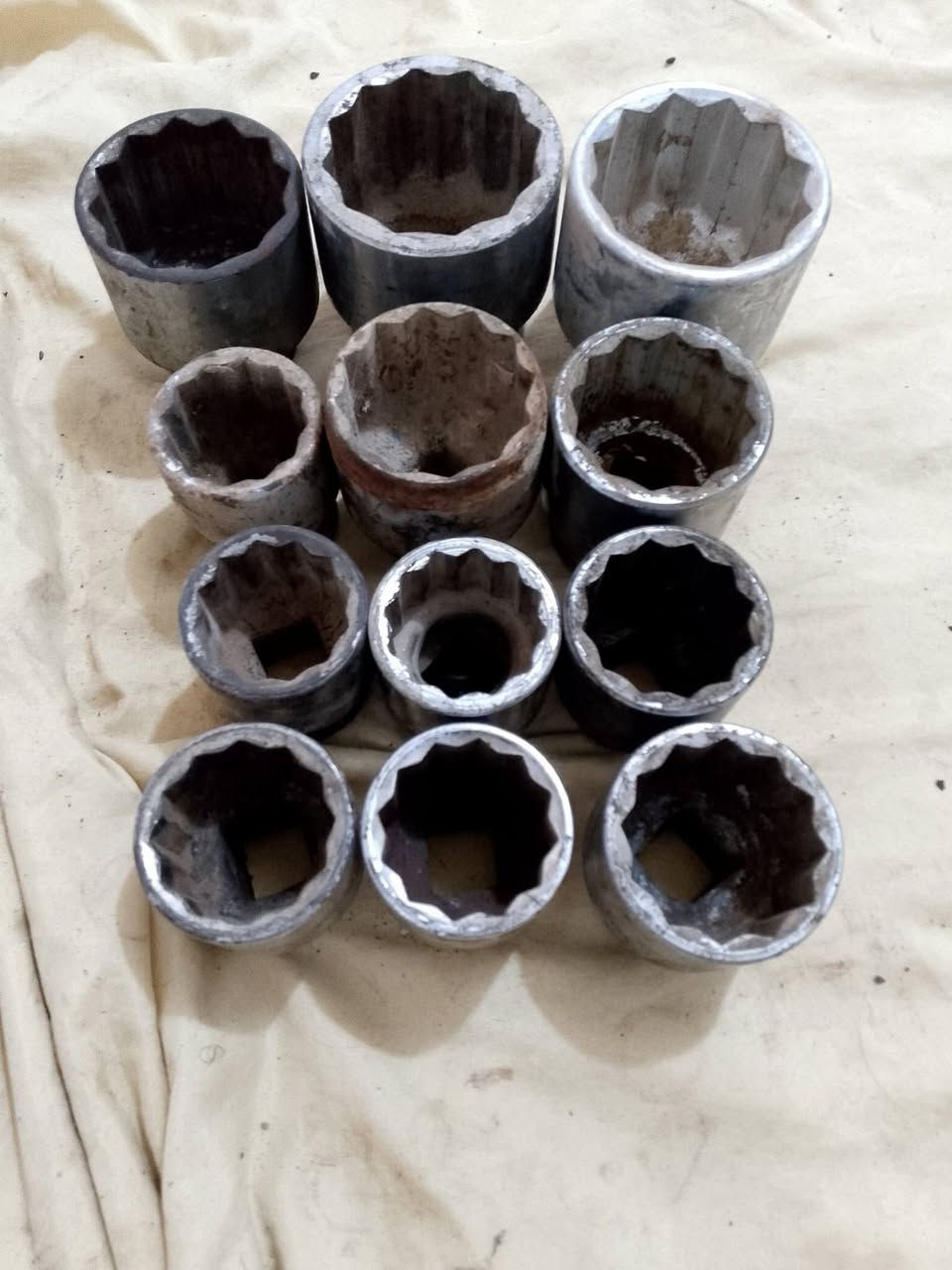 السلام عليكم 
مجموعة عده  أصلي سباين چمچات 
لقم مسدس ومسنن ويدة عزم گيج
للبيع للاستفسار خاص او اتصال 
***********
