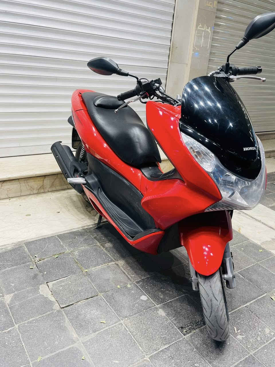 السلام عليكم للبيع دراجه pcxجيل الاول مكينه 150 مديل 16 دراجة مال رمبه ماخذها رمبه الدراجه وأعلى ايدي ياباني الاصلي دراجه جديده مال جناي وعلئ ايدي لون مميز 
ياباني الاصلي دراجه كامله أستان كهربائي حساس ازدحام حرف دراجه جديده الدراجه مكينه لوك شلعه معدل خير من اللّٰه دراجه تكول جديده بمعنئ الكلمه واحلا من الصور مال جناي المكان بغداد المنصور الدراجة مكفوله اي نقص مابيه  الأتصال على الرقم ***********

ا
