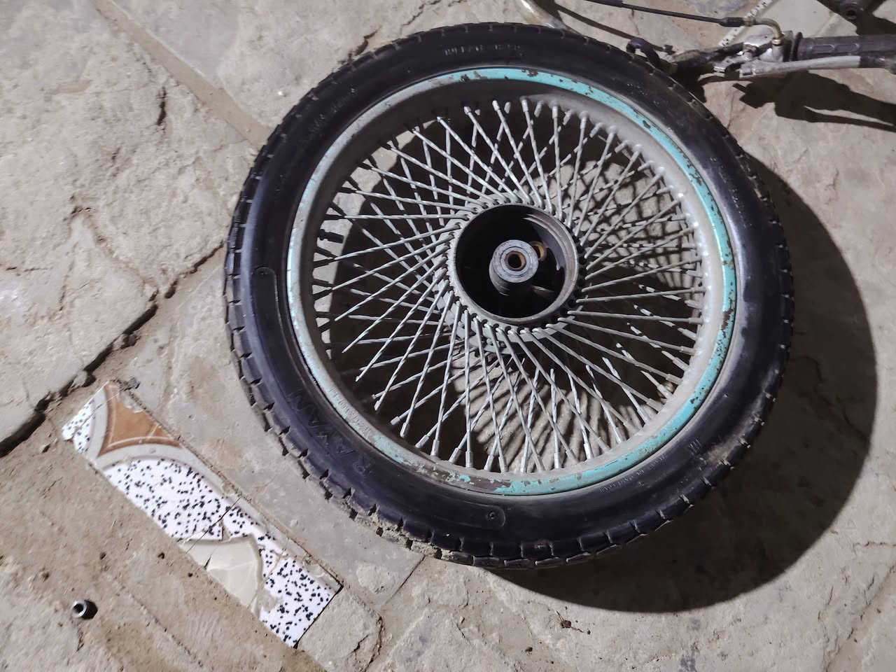 السلام عليكم اغراض دراجه للبيع اربعه كير ***********
