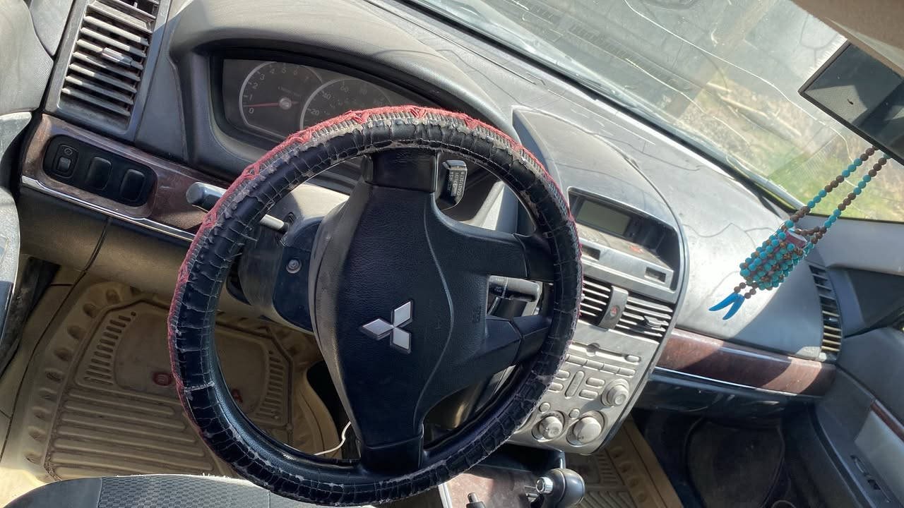 كلنت مسبوشي رقم ديالى صدامي بيها قاصرين السياره موديل 2009 محرك وكير شرط السعر 42 بيها مجال بسيط تفاصيل اكثر ***********
