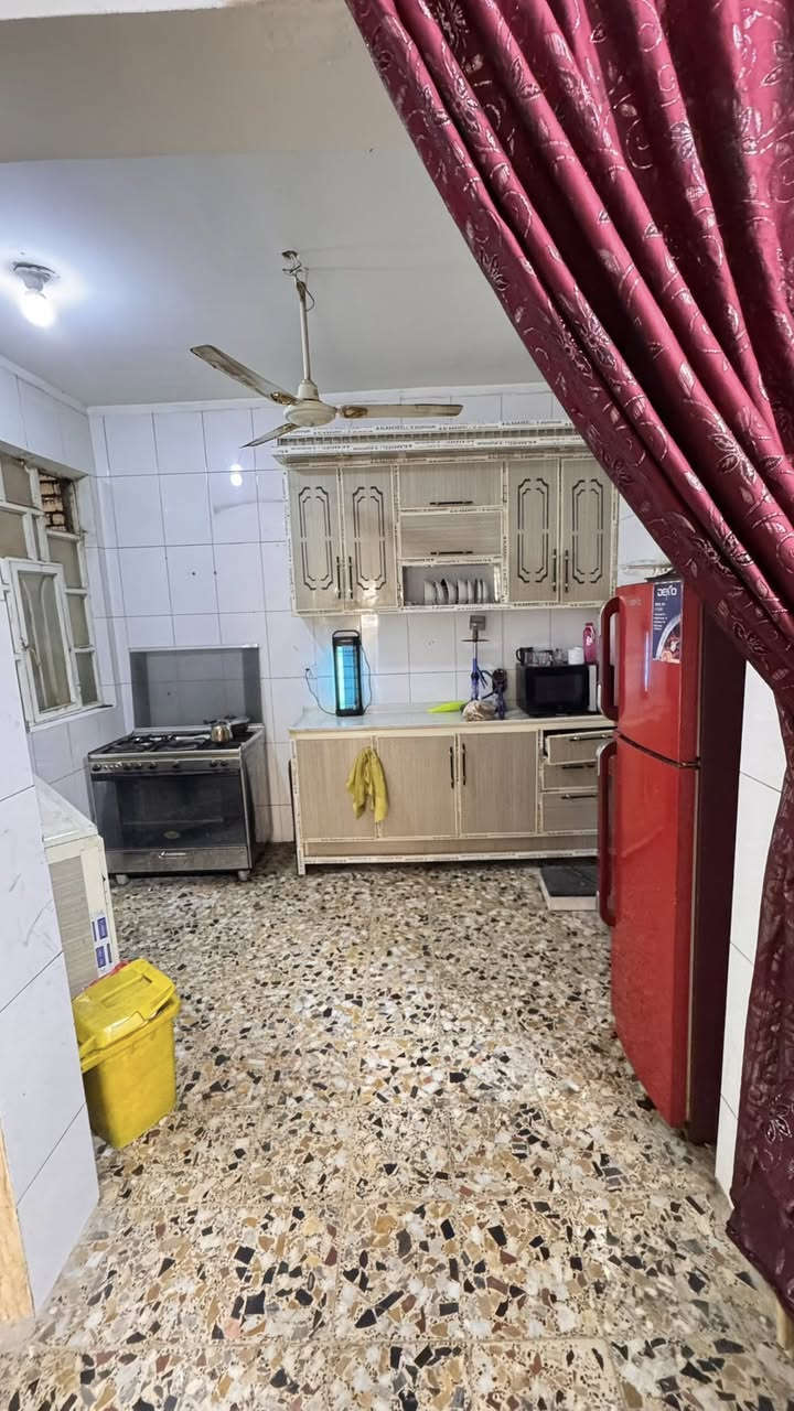 🏡 بيت للبيع  طابو صرف في بغداد – المضمار
📏 المساحة:75 متر

🏠 الواجهة:7.5  متر صافي × النزال: 10 متر

🏗️ عدد الطوابق: 2 طوابق

🔹 الطابق الأرضي:  + استقبال + مطبخ حار وبارد  + صحيات

🔹 الطابق الثاني: 3 غرف نوم معا صحيات

🔹 الطابق الثالث البيتونه 

✨ البناء سنه 2011 نظيف

📍 الموقع: بغداد –المضمار /المربع الذهبي قريب شارع الحشد

📞 للتواصل والاستفسار: او واتساب/ ***********
