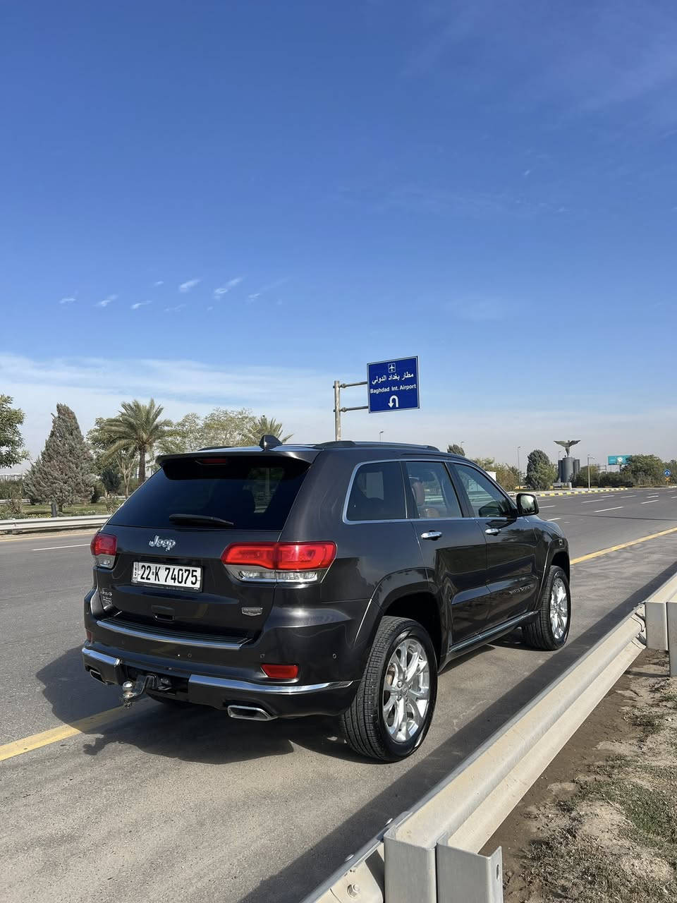 السلام عليكم
جيب 2020 سومت Summit (اعلى فئة بالجيب)
محرك V8  5700
وارد امريكي كلين تايتل ماشية 55 الف ميل
رقم اربيل
اللون : فيلي مميز
السيارة مكفولة ونضيفه جداً 

المواصفات Vip :
* جـگات تنزل وتصعد .
* رادار امامي مع مانع تصادم . 
* رادار جانبي .
* نظام الاصطفاف الالي (اوتوپارك) . 
* تحذير الخروج عن المسار . 
* دفع رباعي 4x4 
فرش المقاعد من الجلد الفخم . 
* دشبول مغلف بالجلد  . 
* صفي المقاعد الأمامية كهربائية .
* ذاكرة لحفظ وضعيات الجلوس . 
* صفي المقاعد الأمامية مع تبريد وتدفئة . 
* صف المقاعد الخلفية مع تدفئة . 
* انظمة القيادة على حلبات السباق . 
* شفتات ستيرن .
* نقطة عمياء .
* ويل سومت بلاد قياس 20 انج .
* مقود السائق من الجلد  .
* مقود السائق كهربائي . 
* تدفئة ستيرن . 
* سقف بانوراما .
* شاشه كبيرة مع نفكيشن GPS . 
* مصابيح امامية زنون . 
* المصابيح الأمامية مع LED لايت . 
* كشافات ضباب بروجكتر زنون . 
* تشغيل عن بعد .
* صندوق كهربائي .
* حساسات أمامية + خلفية .
* كاميرا خلفية + كاميرا دوارة .
* بخاخ ماء لتنظيف المصابيح الامامية .
* مرايا متحسسه للضوء العالي . 
* مرايا جانبية قابلة للطي قلاب . 
* بلوتوث تلفون مع نضام Apple car play . 
* محدد سرعة . 
* نظام بريك اوتماتيكي ( Auto Break System ) .
* نظام تحديد المسار .
* نظام سماعات صوت هارمن كاردون .
* بصمة تشغيل + بصمة ابواب .

وبعد هواي مواصفات مذاكرهن 
معروفة مواصفات السومت

السعر / 300 ورقة  

رقم لهاتف  /    *********** 
وموجود واتساب
