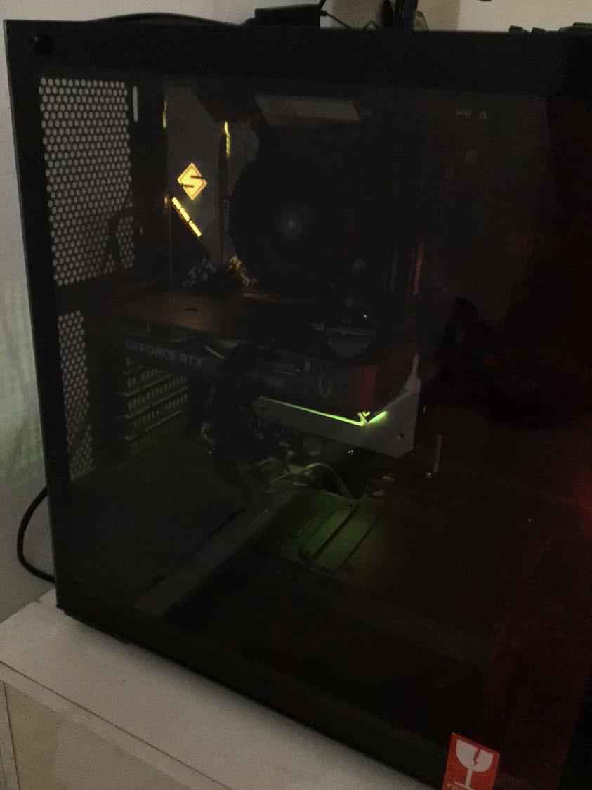 السلام عليكم اخوان 
تجميعه للبيع
مواصفاتها

كرت شاشة Zotac RTX 5050 8GB
16GB(2*8) DDR4 3200
Lexar NM620 1TB M.2 NVMe Gen3x4 SSD
CoolerMaster Mid-Tower chassis 
ASRock X570 Steel Legend M.B
AOC 24G11E 24 FHD 180Hz Monitor 
MSI 650W broze PSU 
AMD Ryzen 5 5500 6C/12T 3.6GHz Box
Canadian IT 150Mb Wireless Adapter
السعر 1100000 مليون او 100 وبيها مجال 
مكاني صلاح الدين  وهاذ رقمي 
*********** سامراء, صلاح الدين
