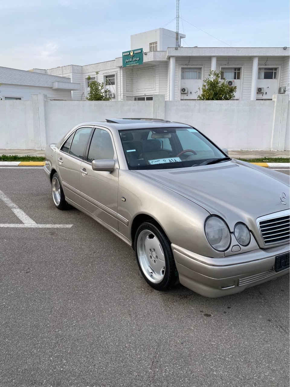 مارسيدس ساق بيرةقةم عفريت ٣٢٠ شةش پستون مةكينة ڤي مةرغوب ئةفانگارد ١٩٩٩ سلايت جلد هيتةر دةعامي دوسةكاني سپورتة ويلي ئةيئيمجي دوسايز بو بةستراوة    گيرومةكينةو كارةباي. بةشةرت تةبريتي ساردو گةرم لةسةر سوج حيزام بوياخة لةسةر ساقي. قةترة مةعجوني نية سعري ٥٨ كةميك مةجال ژ.م *********** كالار, السليمانية
