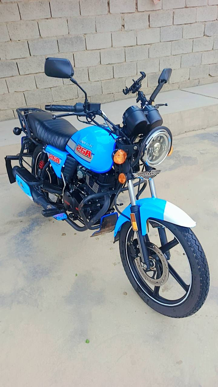 السلام عليكم دراجه دايوان نفخ للبيع
موديل 23 داخله 24
رقم وسنوية انكليزي بسمي ثاني يوم تحويل
مشروع وطني وين مايعجبك تحول 
كفاله عامه ربع مااذب عليهة 
لون سمائي مميز 
محرك 200
تايرات جوبلس جديد صار سبوع من شديتهن 
كهربائيات كلهة شغاله 
مع الدراجه خوذه سيزر اصليه 
السعر خاص أو واتساب أو اتصال على الرقم ***********
