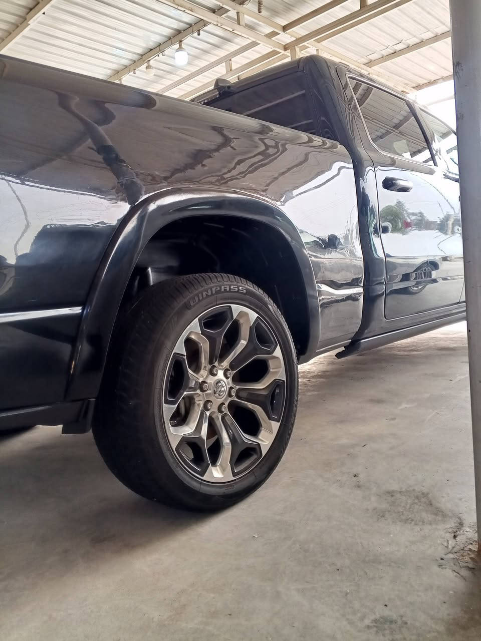 سلام عليكم للبيع رام موديل 2022 رقم اربيل تريد وكاله تريد تحويل السياره حادثه قطعه  باب مبدل بلادي السياره فول مواصفات واحد ع واحد لمتد رقم وسنويه جدد مكان السياره واسط العزيزيه معروضه ب 325وبيه مجال بسيط جدا رقم صاحب السياره ***********
