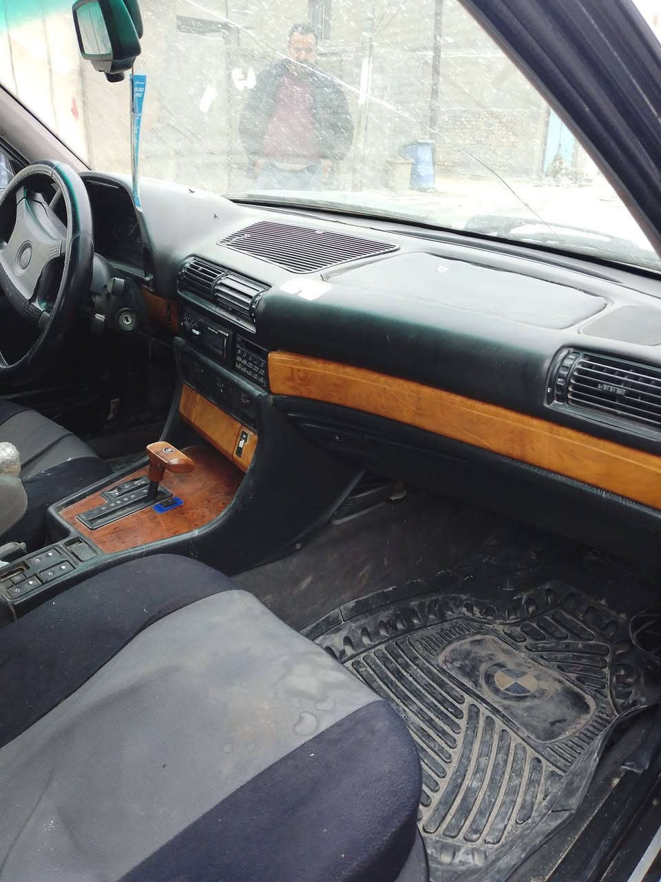 سلام عليكم سياره بي ام 735 جير ومحرك مقفولات رقم قادسيه مشروع وطني السعر 28 وبيها مجل ***********
