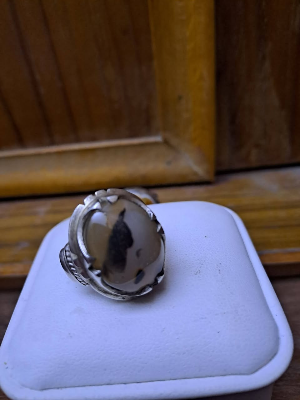 سلام عليكم من رخصت الدمن كلمن وسعره اقل واحد بيهن ١٣ غرام مصورات يماني ذمه صياغه ثقيل بس واحد سليماني وهم مصور مكاني بغداد توصيل ماعندي ***********
