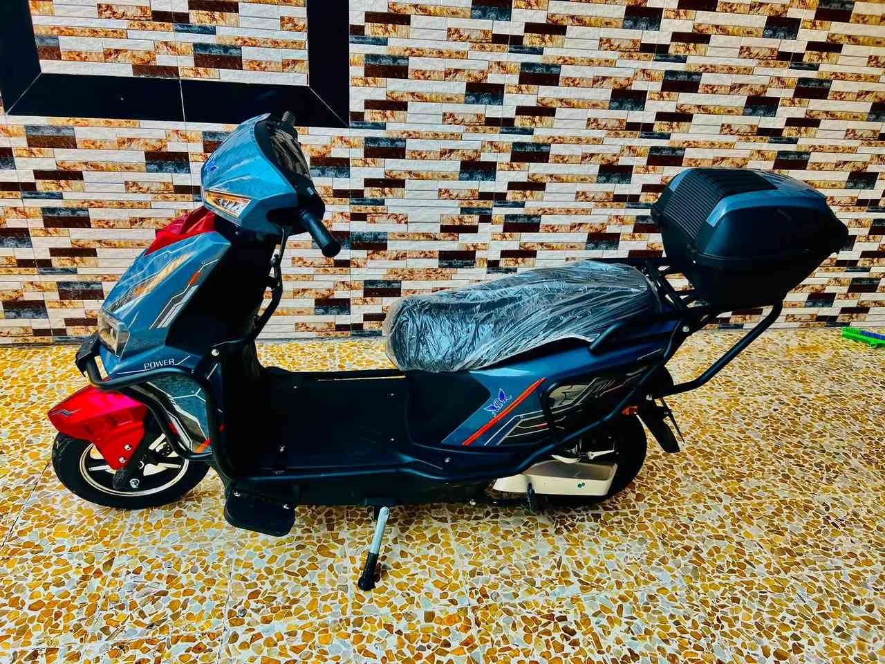 ‏ما طار شحن🛵 ‏فول مواصفات ￼ جديد ما صار كثير من خذيتها بس تزييت ￼ ستة بطاريات ￼￼🔋 ￼***********￼

