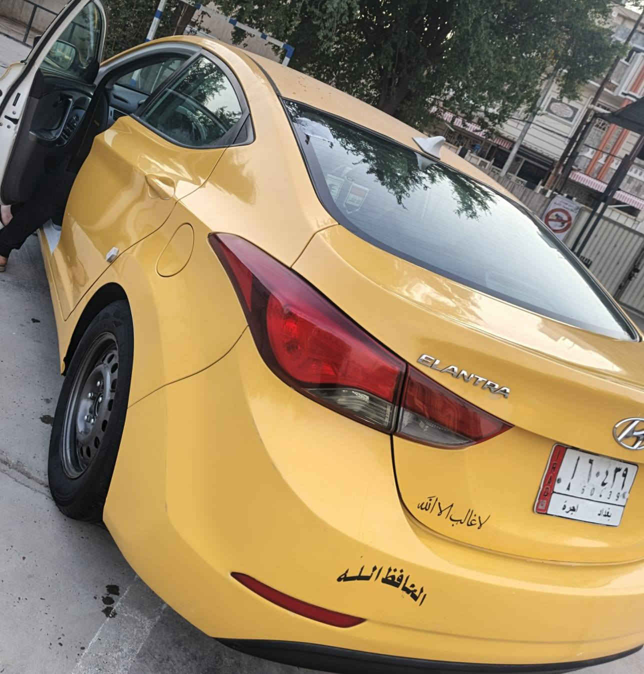 الانترة للبيع كير محرك كفاله ٢٠١٤ سيارة دوشة سيارة ليبل واحد والعراق جاملغ أمامي واحد السعر ١٠٥ وبيها مجال حك الجيه ***********
