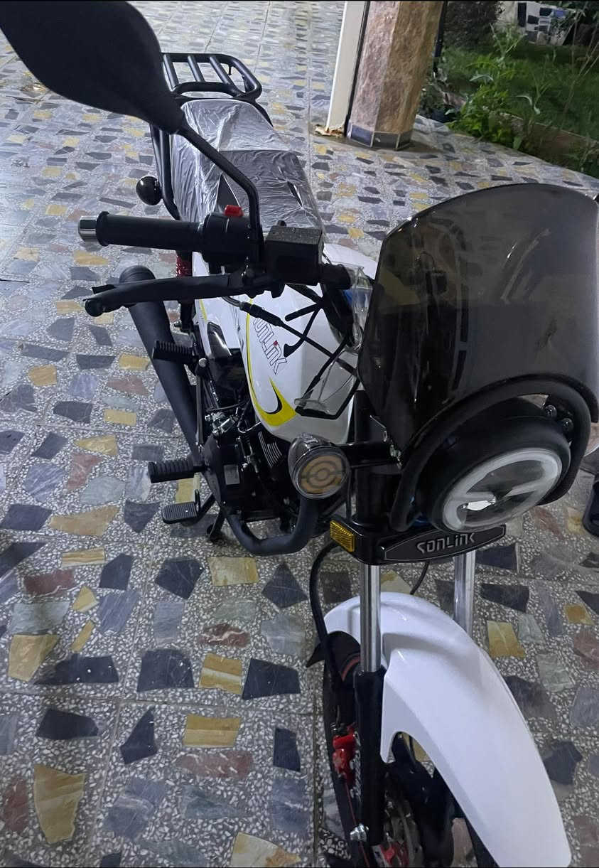 السلام عليكم دراجة سولنك MAX-1
دراجه زيرو بعدها على السحك ماشية 600 صالها 18 يوم طالعه من الوكيل موديل 2025 محرك 200cc للبيع عارضها  بمليون وبيها مجال بسيط او مراوس حسب القناعه 

العنوان بغداد الشعب 

***********
