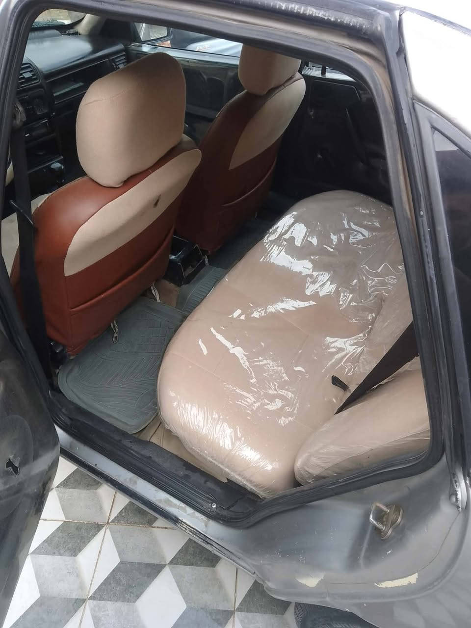 السلام عليكم فكتره ٢٠ موديل ٩٣ السياره اربيل بسمنه (منضومه غاز شغاله) مطوزه جماليه بدون معجون موصفات قفل مركزي سلايت جمات كهرب ***********
