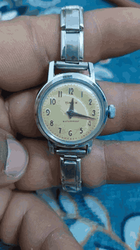 ساعه البيع سعر خاص رقم 07775751280