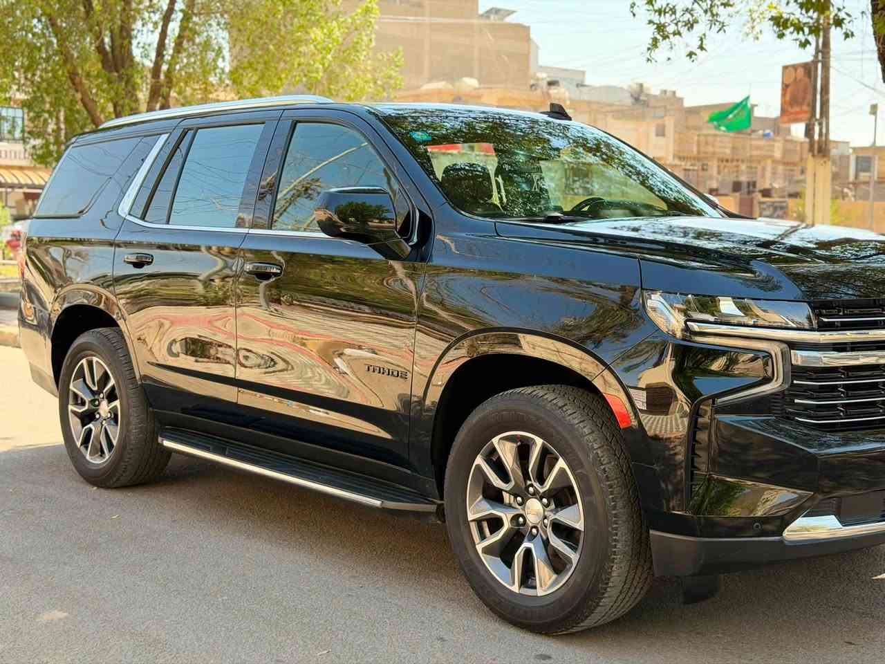 تاهو  2022  
وارد امريكي  حادثها جاملغ خلفي 

فول مواصفات فئةLT 

المواصفات
بصمة 
كراسي كهرباء
فتحة سقف بنراما
صندوك كهرباء + عن طريق القدم
رادار امامي جانبي
كراسي خلفي منفصل تدفئة وتبريد 
حساس امامي خلفي
مقاعد امامي كهرباء +تدفئة 
مانع تصادم
تحديد مسار
ماشيه 58 الف 
رقم بغداد بسمي 
السعر 390 ورقه  
مكاني بغداد 

الرقم ***********
