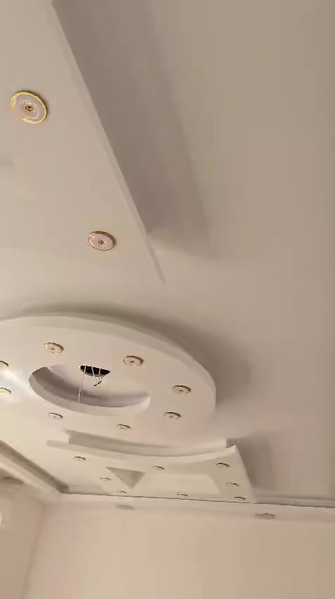 بيت في عرب الشهيد ناجي الجباره
مساحه275 عالشارع مقابيل محلات مصعب الخطاب 
البيت طابقين الطابق الارضي  استقبال وهول وغرفه نوم ومطبخ وصحيات والطابق الثاني غرفتين نوم وصاله 
السعر ٧٥ وبي مجال قليل ***********
