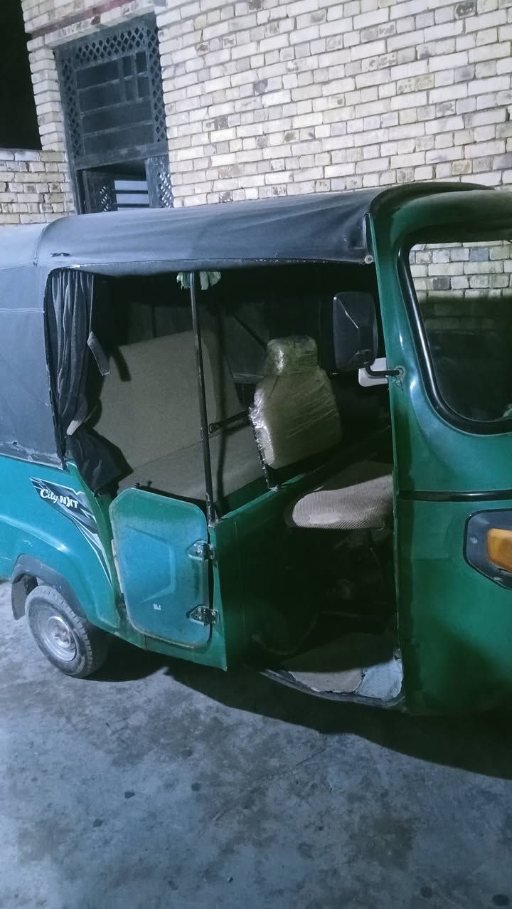 السلام عليكم تكتك لبيع مكان ناصريه التكتك مرقم وعندي بس سنويه موديل 21 مكينه بلاد مجفته عنوان ناصريه مركز *********** خابر ودلل السعر 3250  الله شاهد محتاج واريد ابيع
