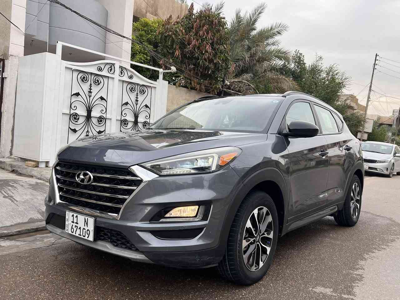 سلام عليكم توسان 2019 فول 1/1 كامله بدون نقص تخم تاير باتري جديد كير مكينه تبريد ثلج رقم بغداد بسمي السياره فول بنورما بصمه شاشه كار بلي اصلي كامره هاد بريك بصمه رادار امامي وجانبي نقطه عمياء تحديد مسار تحكمات فول داخل جلد ابيض واسود كشن تدفئه كهرباء خمس عدسات بك لايت لد جنطه كهرباء سماعات انفنتي بيه قطعه وحده صبغ بدون دواخل صور الحادث موجوده بالمنشور السعر 165$ وبيه مجال بسيط مكان السياره المنصور 

‭0771 429 3525‬
