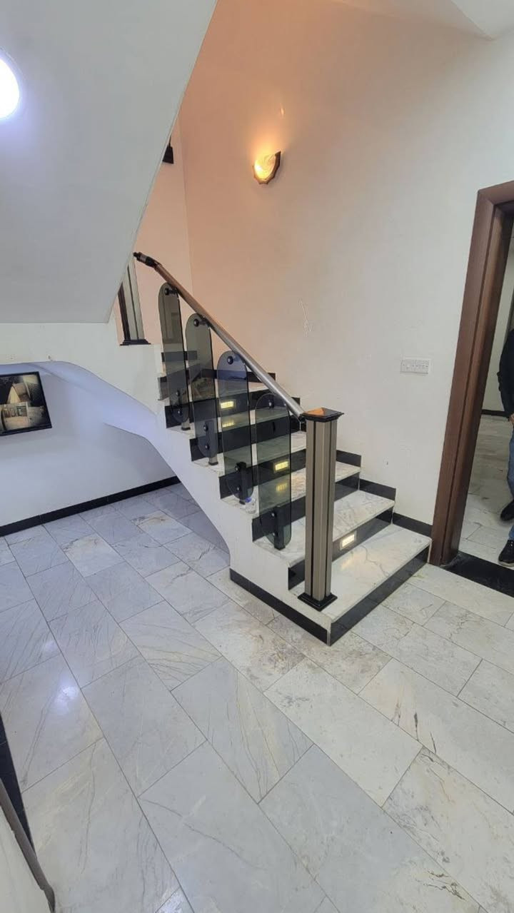 🏢 للإيجار في السيدية – بيت تجاري
📐 المساحة: 150 متر زنجيل على شارعين 
🛣️ على شارع عرض 30 متر
 📍الموقع شارع الأمن 📍
⚡️ يرهم أي نشاط تجاري ⚡️
يؤجر  تجاري گ مقر شركة او معهد او حزب او غيرها من الامور التجارية الاخرى
🛏️ يحتوي على 3 غرف نوم
🍽️ مطبخ
🛋️ صالة كبيرة
🚿 خدمات
🚗 كراج كبير
📞 للاستفسار أكثر:
الاتصال عبر الرقم التالي

 ( *********** )

(يوجد واتساب)

#بيت #عقارات #منزل #بيع #وساطة_عقارية
#شركة #سيدية #بغداد #عراق
#عقارات_السيدية
#عقارات_الكرخ #ايجار_تجاري
#بنايات_سكنية
#عقارات_القادسية #عقارات_اليرموك #عقارات_المنصور
#عقارات_الحارثية #عقارات_الكاظمية #عقارات_الاعظمية
#عقارات_العطيفية #عقارات_حي_الجامعة
