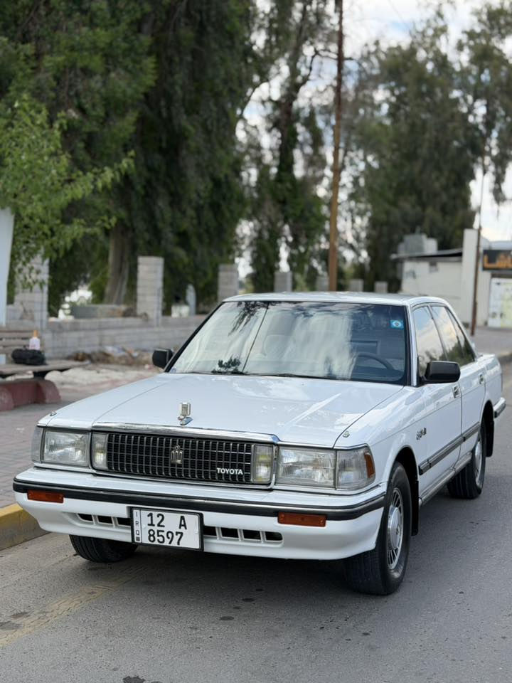 سيدان للبيع 1988 رقم نينوى بأسمي
السياره وضع شركة صبغ شركة مكفولة من الضربة والمعجون 
بيها ملاحضات قليلة السيارة بالواقع احلى من الصور 
مكان السيارة الموصل 
للأستفسار ***********
