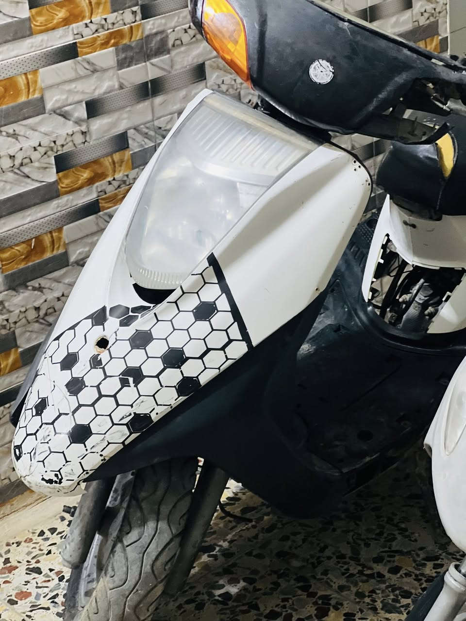 دراجه بريز ياباني دراجه حلوه وكامله بيهه بس ناريه للراس بلك ماكو واير مكطوع بس والباقي شغاله تواير جدد كفرات جدد السعر ١٥٠ بيهه مجال قليل مكان قلعه السكر ***********
