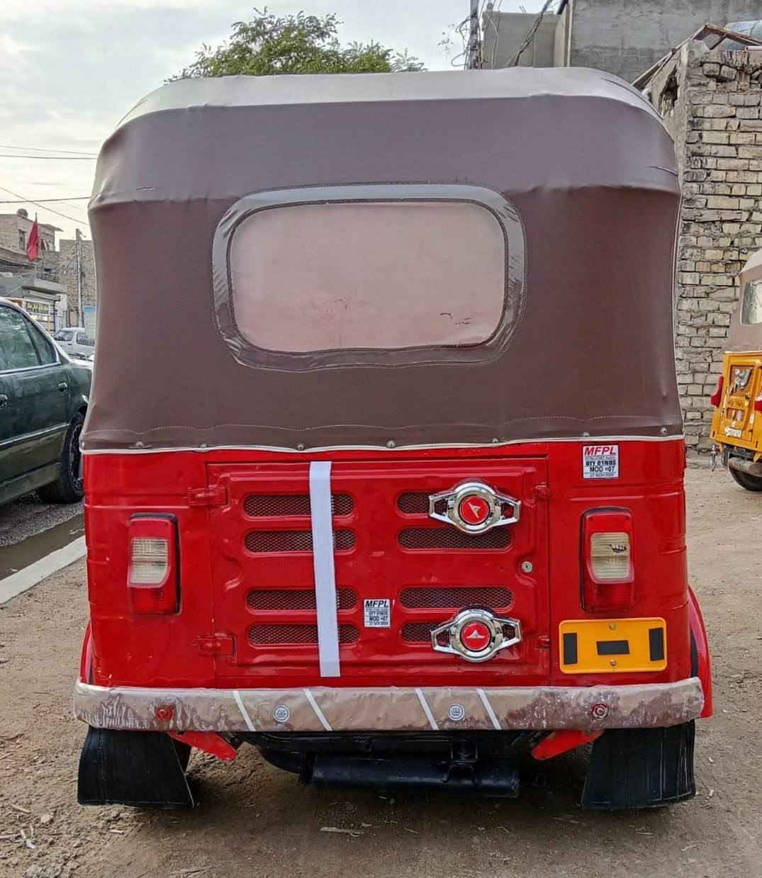 السلام علیکم تكتك موديل 18
أوراق كامله شركه المصطفى
مكينه 20 مجفت شركه
بغداد مدينة الصدر
السعر 3600 وبيه مجال لشراي
***********
