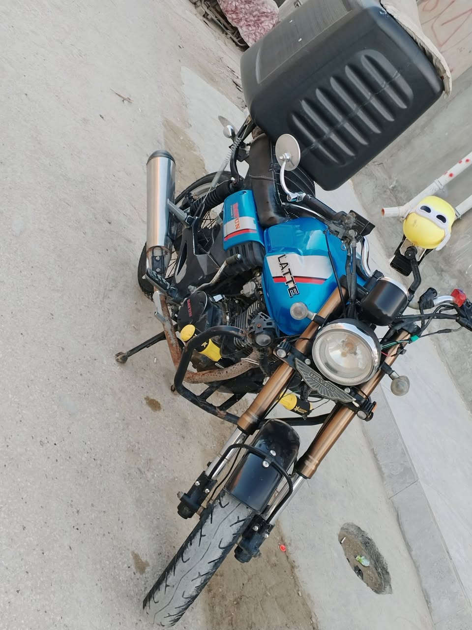 السلام عليكم 
دايون لاتي مديل ٢٢ أوراق أصوليه كامله مكينه ٢٠٠
ما مفتوحه نضافه شوف العين ماشيه ٢٠ الف
مكاني نجف *********** السعر مليون و٥٥٠ قفل
بيه نقوصات دراجه قليله شراي بي خير ويدلل 🌹
