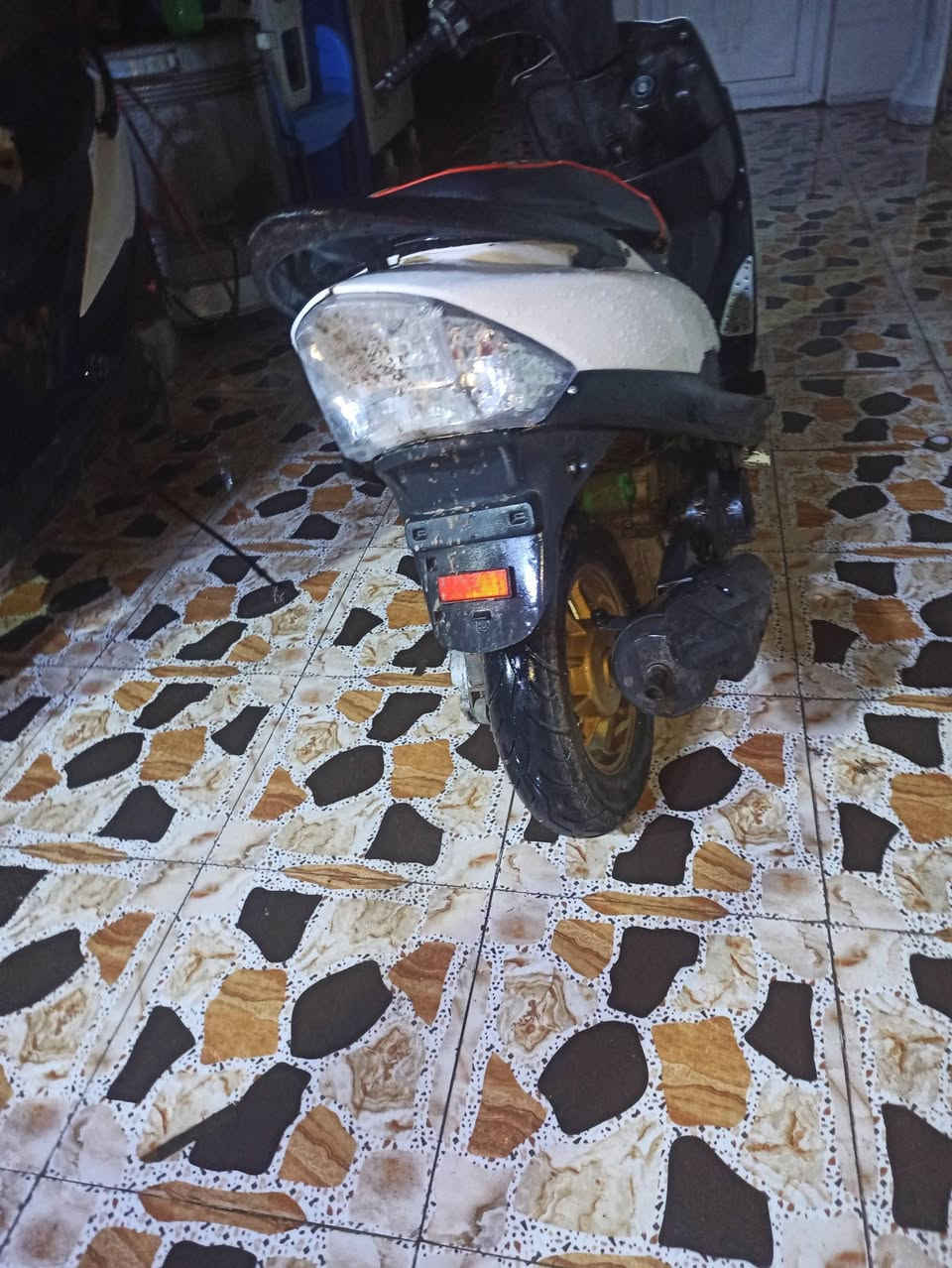 السلام عليكم
دراجه لبيع ماكس مكان فلوجة حي شهداء 
دراجه طفت بيه ابيع كايمه
شراي يتصل عل رقم مرواس ترهم
400 وبيها مجال 
***********
