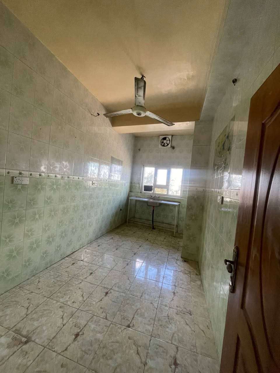 #شقة للإيجار طابق ثاني بناء حديث  موقع جدا مميز

#العنوان كركوك  - حي عدن - الضباط قرب ماركت فدك 

المساحة 125  مـتر  

غرفة نوم وحده  - استقبال  - مطبخ  - صحيات  - 

 للاستفسار الاتصال *********** رشوان المفرجي 
 ‭ ٠٧٧٣ ٤٥٩ ٢٧٦٩‬ ‬

 يتوفر واتساب - تلكرام  

او مراجعة مكتب [ البيرق للعقارات ]حي عدن سايدين مدينة العاب كركوك  قرب جامع تحسين صوراني مقابل ثانوية امداد للبنات
