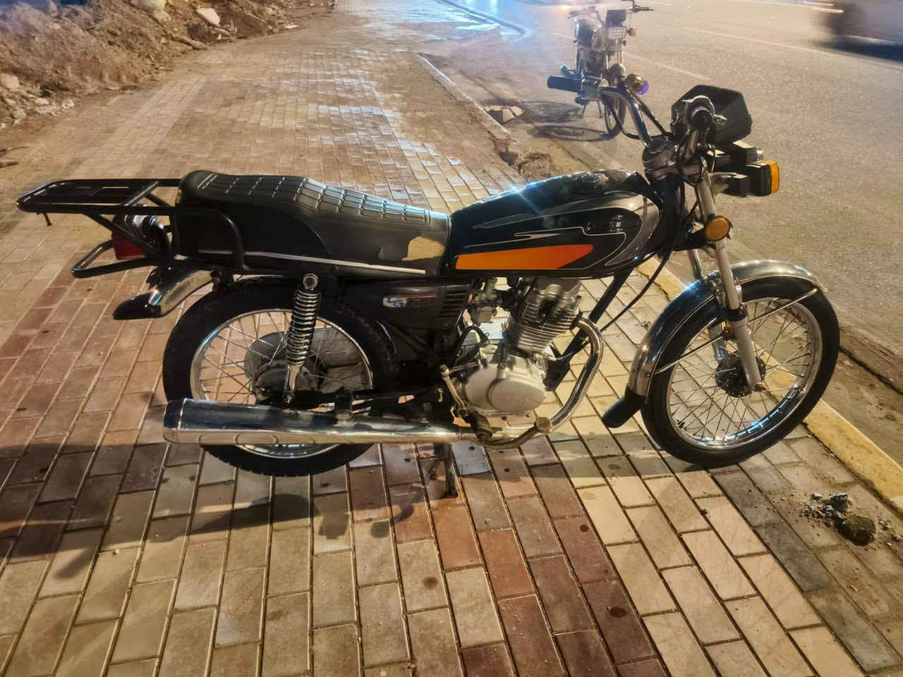 سلام عليكم شباب دراجه اربع كير للبيع دراجه حلوه ونضيفه ورزنه نوع دراجه نامه اصلي شاصي رفيع  موديل 2021 طالعه بل 2022 بشهر 9 دراجه كامله مكمله عوزه بس باتريد وشاير وره كهربائيات شغاله اوراق أصولي أصولي مكاني كربلاء شارع دره سعر 700وبيه مجال حك جيه رقم الهاتف ***********
