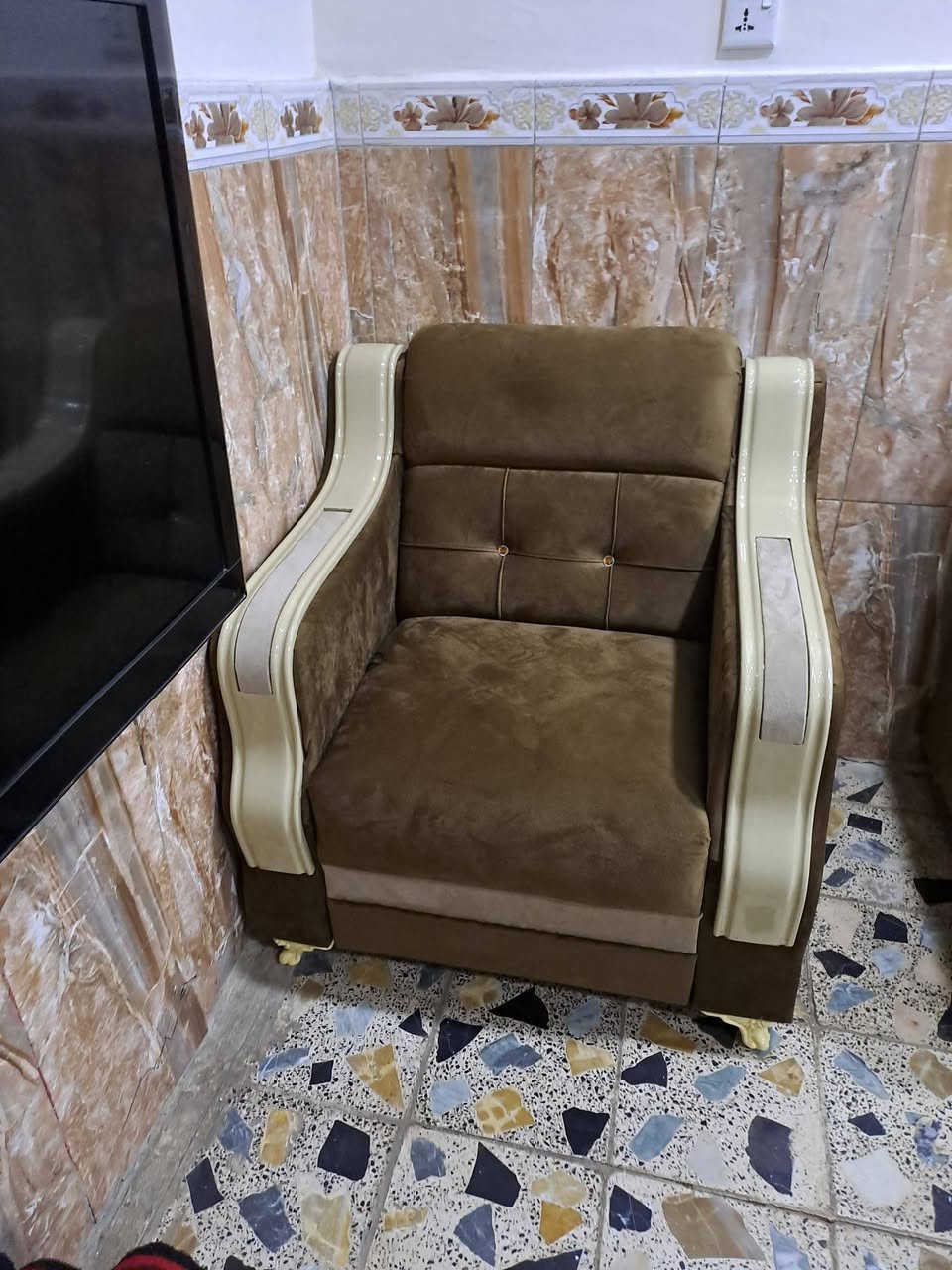 ورشة صلاح الكناني لتصليح و دوشمة وتغيير القماش والإسفنج لجميع انواع التخومة والديوان  نشتغل بجميع انواع الاقمشة حسب اختيار الزبون قماش تركي درجة اولى  وسفنج مميز اول للاستفسار الاتصال على الرقم *********** يوجد واتساب
