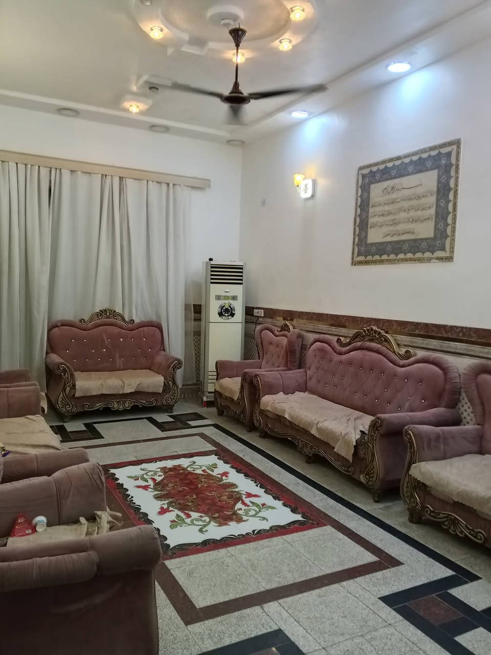 السلام عليكم بيت 200 متر طابقين تسليح حي الصحفيين قرب الفلكة الفرع الثالث بالبداية الطابق الاول يحتوي على استقبال 6.5×4 وصالة 7×5 وغرفتين نوم 5.15 ×4 ومطبخ 5×4.5 و صحيات عدد 2 شرقي وغربي الطابق الثاني اربع غرف نفس قياسات الطابق الأول وصالة وصحيات الاستفسار الاتصال على الرقم ***********
