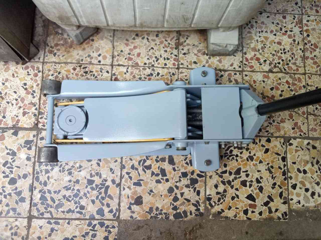 ⭕ يوجد توصيل لكافه المحافظات

جك عربانه تمساح دبل بستم وزن ثقيل جدا باب اول شغال وعل الفحص خالي من اي نظوح شرط الشغل نظيف جدا السعر 110 الف المكان بغداد
***********
