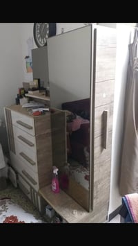 غرفه اخشاب • ثقيل جدا • نضيفه