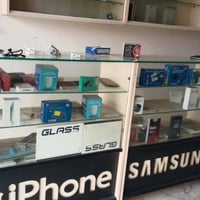 سلام عليك يوجد لدينا فاترينات العد ٣ + فاترين تعليك٣+ شبكه مع الحمالات...