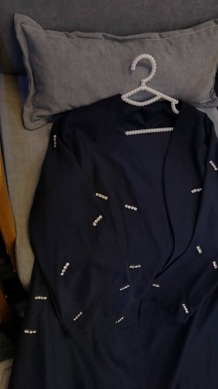 🔥 جاهزين للمفاجأة؟
كولكشن جديد بالطريق إلكم وراح يخطف العين ✨
ستايل مختلف، تفاصيل حلوة، وقطع تنلبس وتنعشق 😌

،
 #توصيل جميع المحفضات متوفر 🚘
،
،

#صاية #صايه #صاية_ورد
#صاية_اقحوان #نقشة_ورد
#ملابس_نسائية #اناقة #لوك_ناعم
#ستايل_نسائي #موضة #ذوق
#فاشن #تنسيق_ملابس
#عبايات #صايات #ملابس_العيد


**إذا كنت صاحب هذا الإعلان وتريد حذفه لأي سبب، رجاءا أرسل رسالة إلى الدعم الفني**