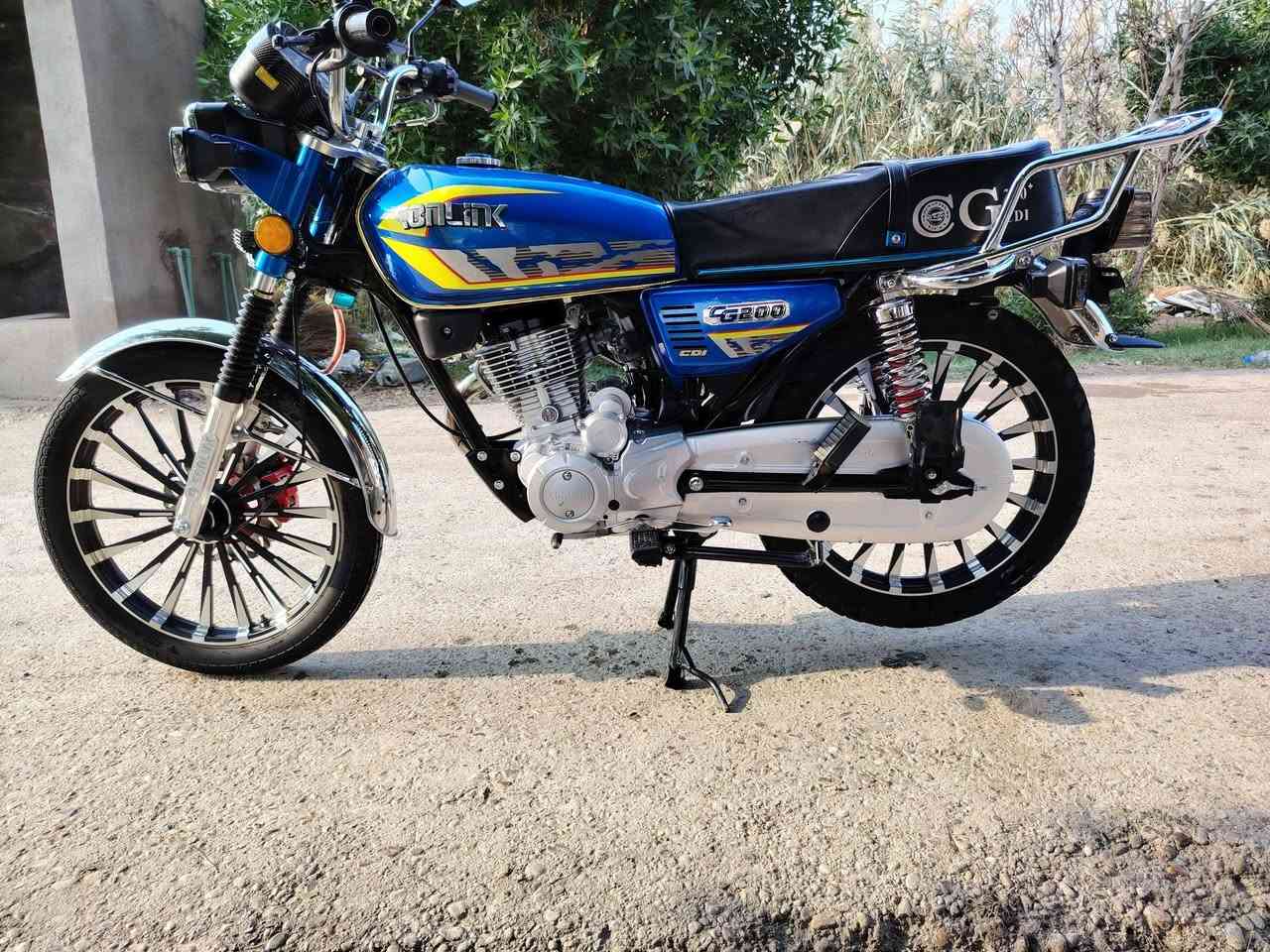 للبيع دراجة سيفان موديل ٢٥ دراجه جديدة بعده زيرو ماشية الف بعده زيرو بصمه تشغيل عن بعد محرك 200 دشبول شاشة عرض فيديو كهربائيات كله فول اوراق كارتونيه ومنفيس ومكاتبه مال معرض فقط بدون كمرك مكان بغداد المدائن سلمان باك سعر ٨٥٠ وبيه مجال قليل للاستفسار *********** الموشراي لايتصل ولا يعلق لحد يكسر بحلال العالم
