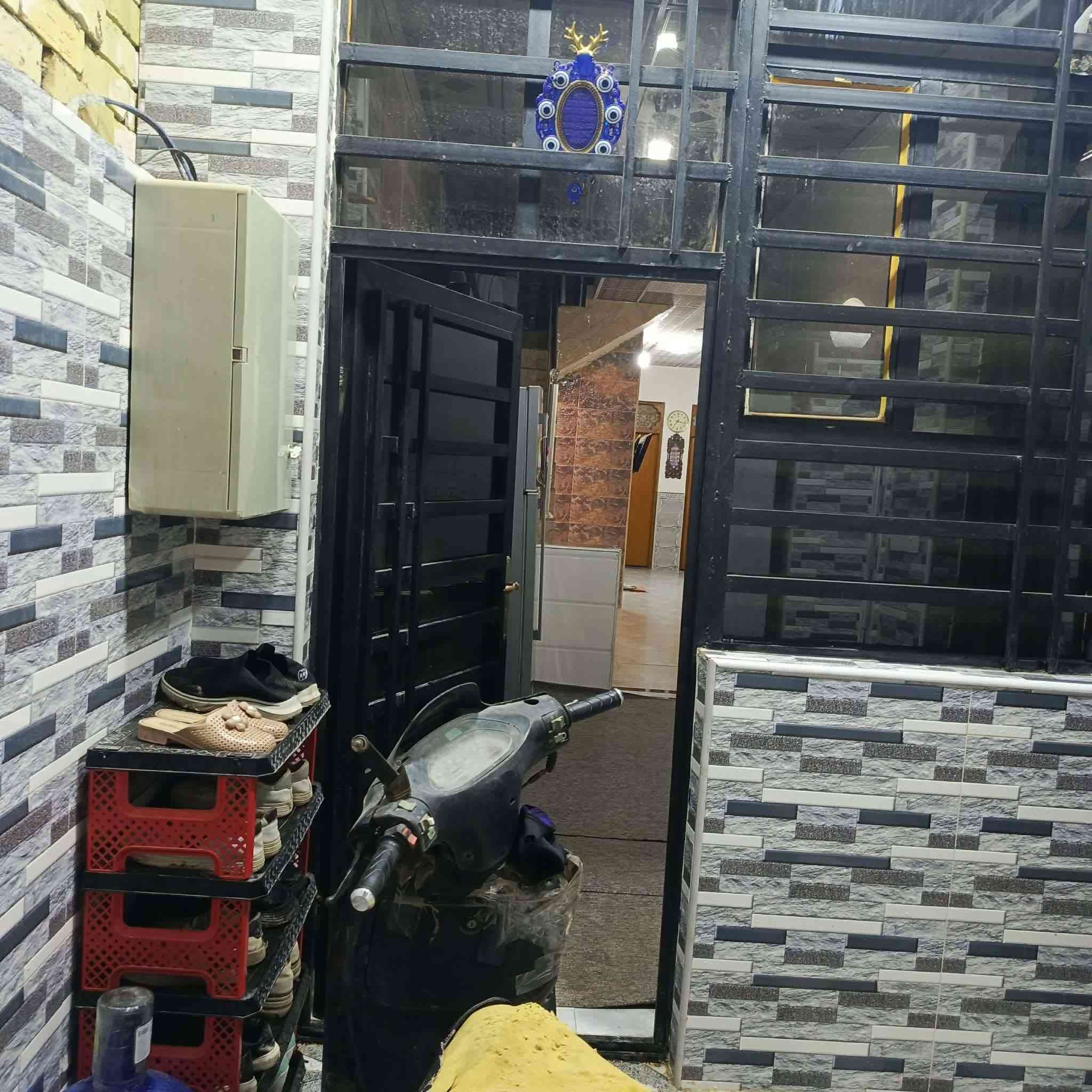 سلام عليكم بيت لبيع او مراوس حسب القناعه مع الفرق  البيت مساحته 140 بنيان جديد  طابوق جموهري  والسكف صبابه وسراميك وسكف ثانوي  البيت بي غرفتين وصاله واستقبال ومطبخ ومكشوفه وتخاريج داخليه وخارجيه  البيت عالي عن الشارع  الفرع عرظه 10 متر  عنوانه شارع مطار جديد خلف مول جدو وره العلويات  سعره 65


**إذا كنت صاحب هذا الإعلان وتريد حذفه لأي سبب، رجاءا أرسل رسالة إلى الدعم الفني**