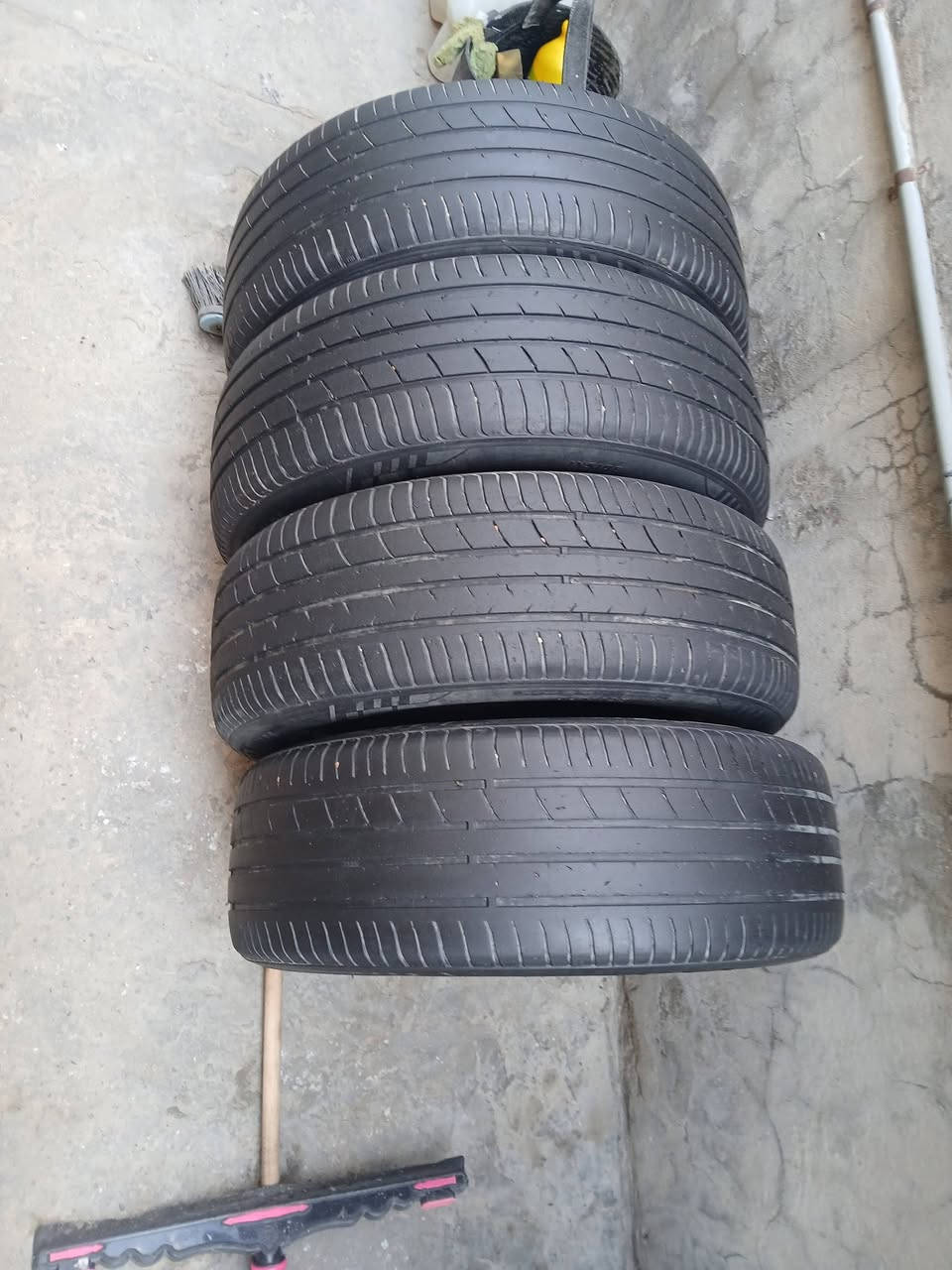 السلام عليكم تخم تاير نص عمر لا طاك سيم ولا شي 
حجم 215/55ZR17
السعر ٦٥ الف التخم 
مكاني بغداد الشعب 
***********
