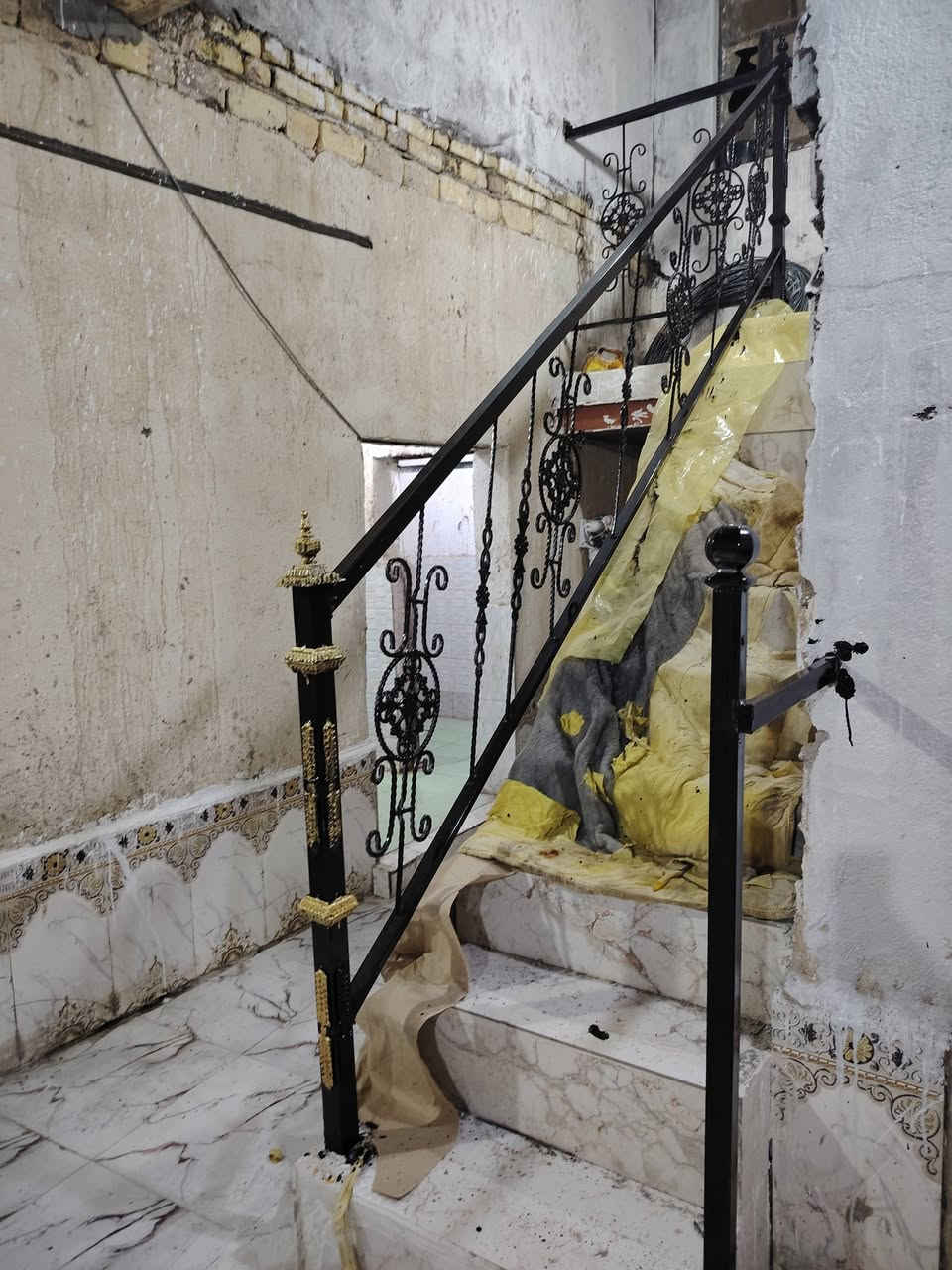 سلام عليكم  
عمل سقايف الكيسبان  و محجرات ول البيبان ول كرفانات وسقف الاسطح بل سندويج بنل عمل درجه أوله *********** للتواصل موجود وتساب
