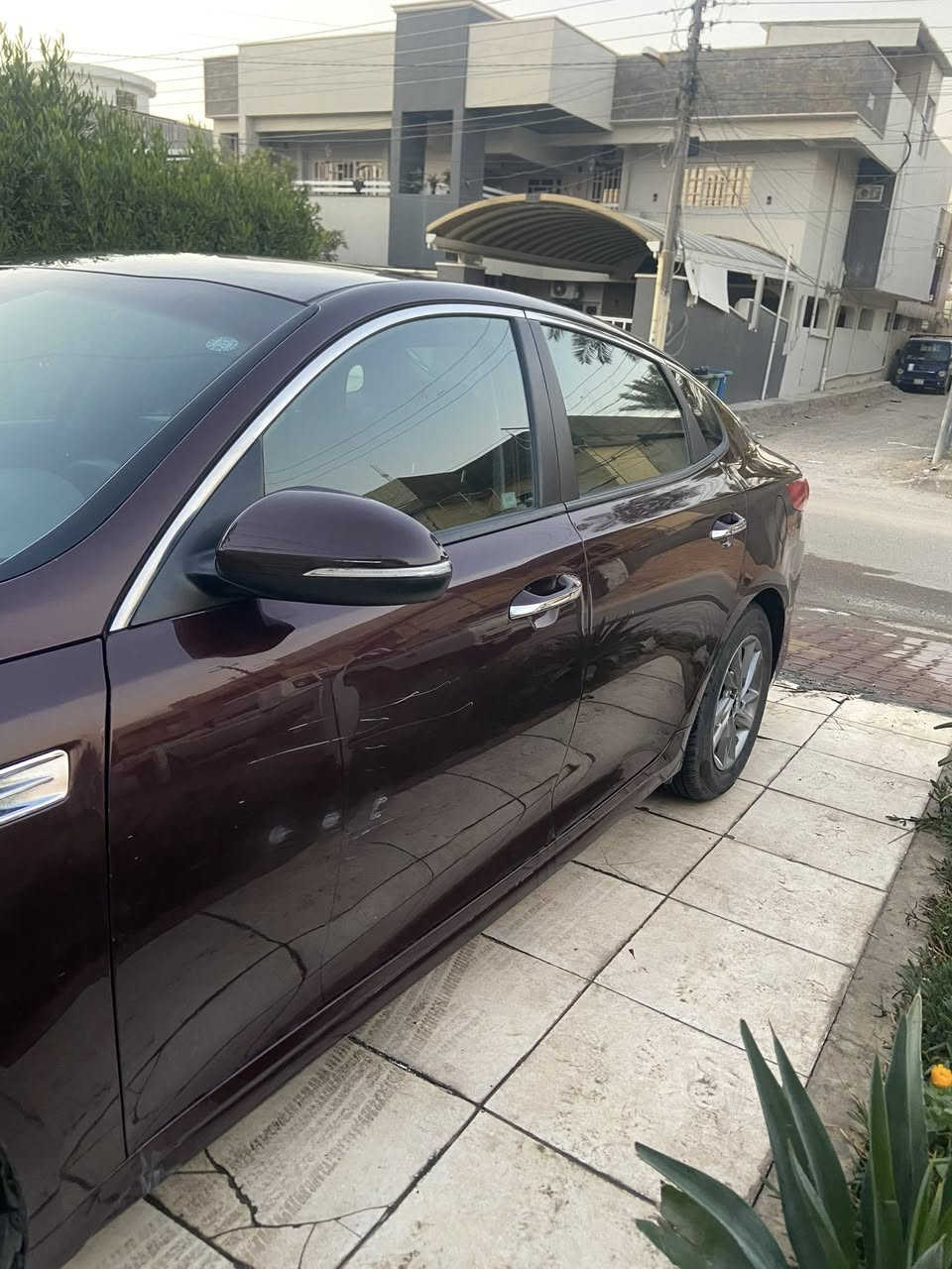 السلام عليكم 
كيا اوبتما موديل 19 fe
نص فول السيارة تحكمات ستيرن قيادة ذاتية اشاير مري كامرة 360 توقف ذاتي وبعد باقي المواصفات معروفه 
السياره بيها جاملغ سرقه ولبنيد بي ربع كلير من امريكا ايرباك كلهن سلميات 
وعندي هنا طخه بلباب مال سايق موضحه بلصورة ممسوي مخلي ع وضعيتها القماره بيها مال تحميل ماشية 122
السياره كير ومكينة خير من الله ب اسمي مكاني بغداد المحمودية عارضها 120 وبيها مجال بسيططططط
***********
