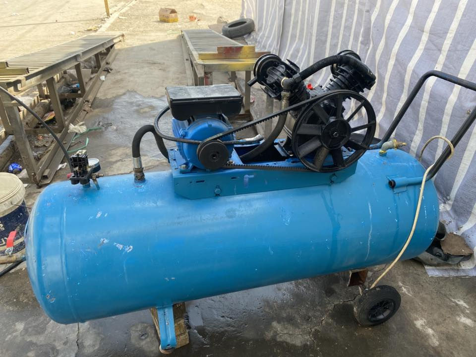 سلام عليكم شباب غراض بنجر للبيع خالعه حجم. 22 شغاله. عل فحص. وكمبريسر شغال اصلي ايطالي ويا بطل اصغر منه وشلاخه تايراتً ***********
