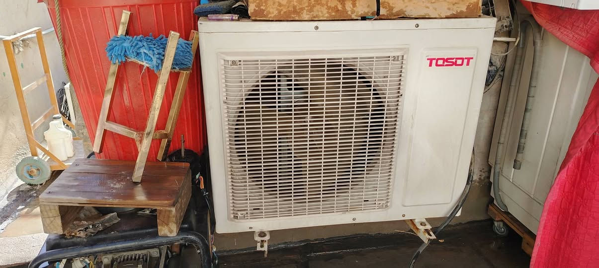 سبلت للبيع توسوت 2 طن
كلش نضيف كامل وعل فحص
ومداخل تصليح على وضع المصنع 
تدفئه.+تبريد 
السعر 450
بغداد
***********
